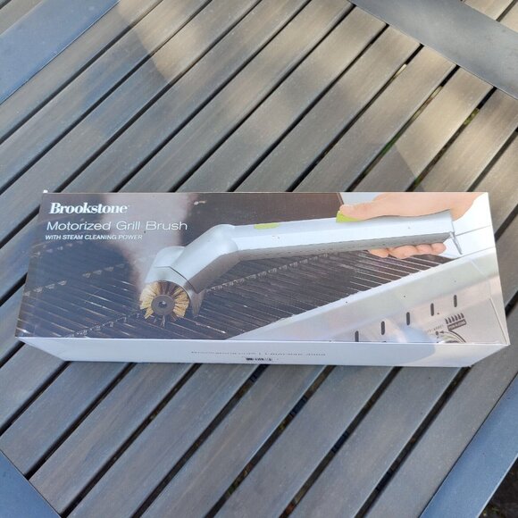 Brookstone Motorized Grill Brush w Heavy Duty Steam Cleaning Power 641621 NEW  - Picture 5 of 7